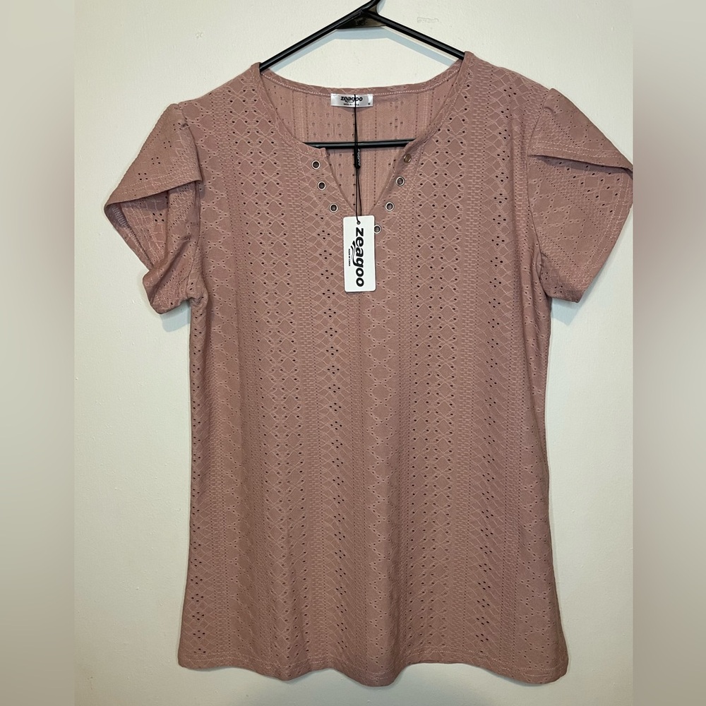 ZEAGOO women’s top size medium NWT